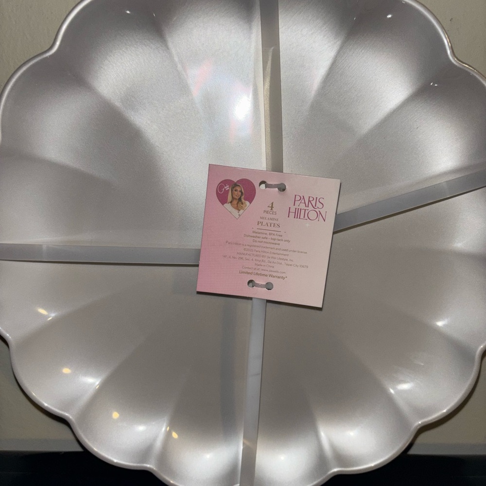 Paris Hilton Pearl White Iridescent Scalloped Plates - Set of 4